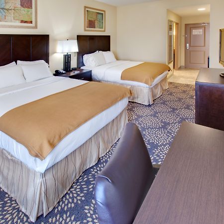 Holiday Inn Express Hotel & Suites Grand Island By Ihg Habitación foto